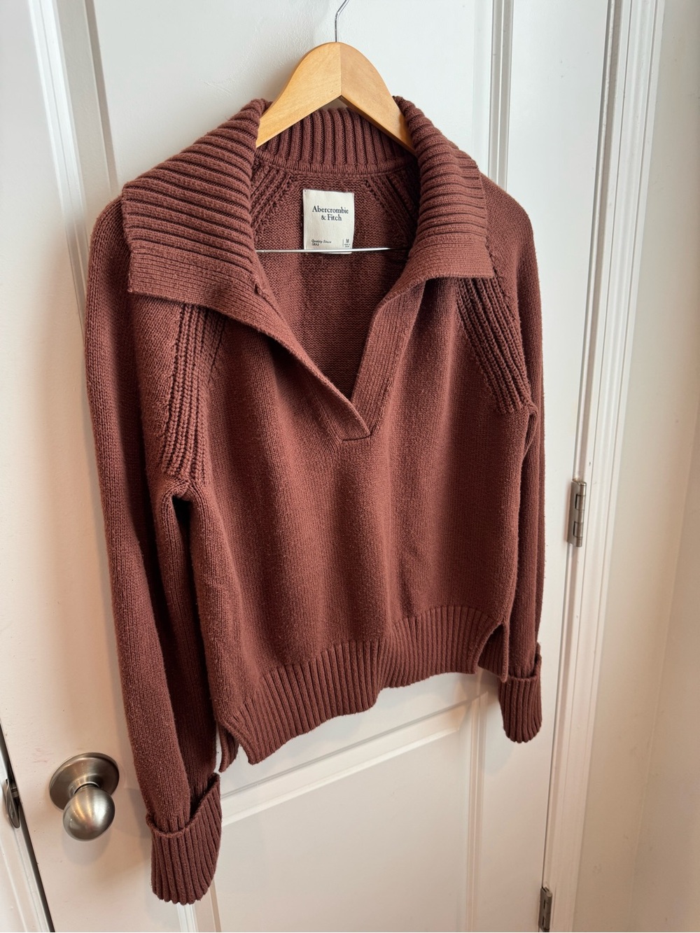 Abercrombie & Fitch Notch-Neck Brown Sweater Medium Pullover Women’s